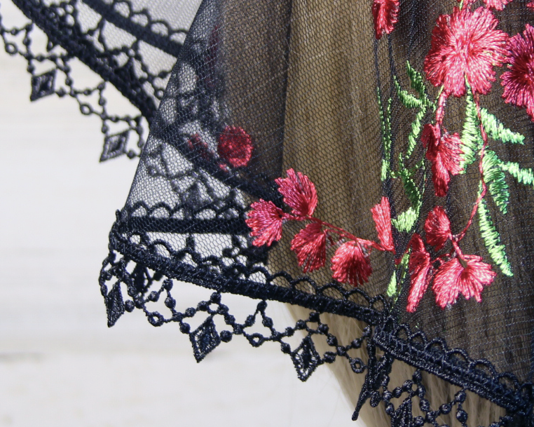Black Mesh Lace Small D-Shaped Chapel Veil/Mantilla with Embroidered Red Roses